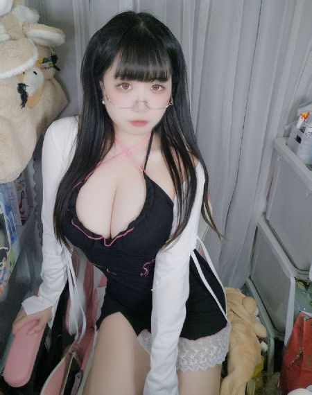 裙子下的怪兽
